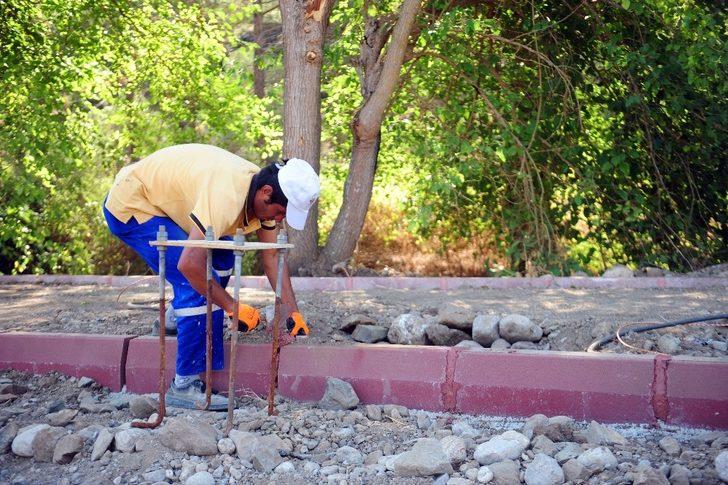 Kemer’de yol çalışmaları devam ediyor G5