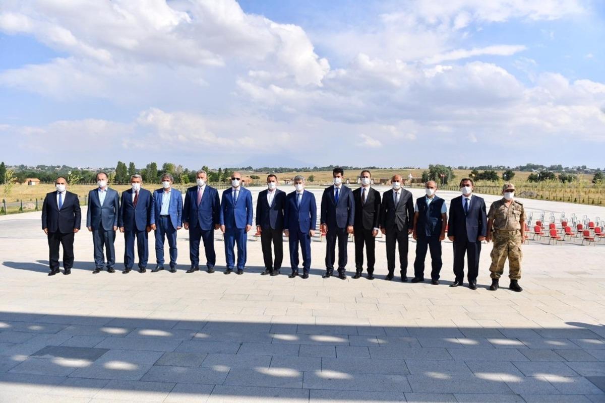 Bakan Yardımcıları ve Bilal Erdoğan Malazgirt&rsquo;te