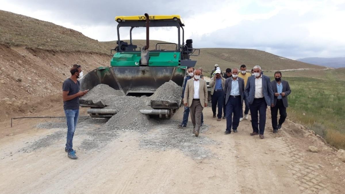 Başkan Ensari, il&ccedil;ede devam eden asfalt yol yapım &ccedil;alışmalarını yerinde inceledi