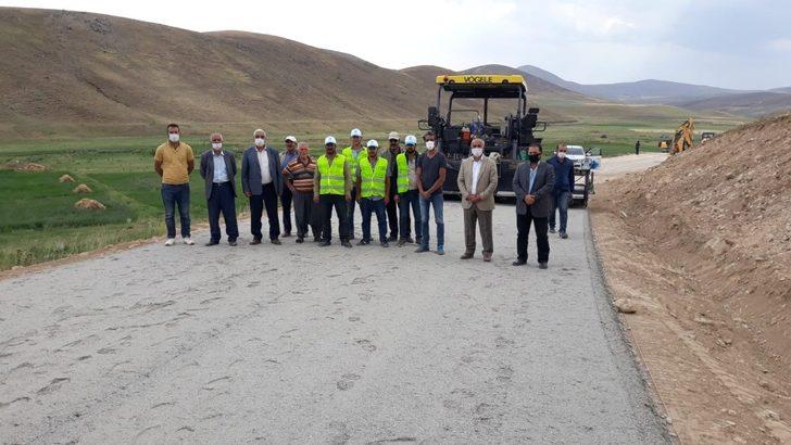 Başkan Ensari, ilçede devam eden asfalt yol yapım çalışmalarını yerinde inceledi G2