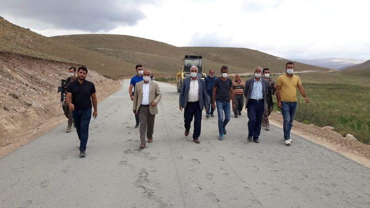 Başkan Ensari, ilçede devam eden asfalt yol yapım çalışmalarını yerinde inceledi G3