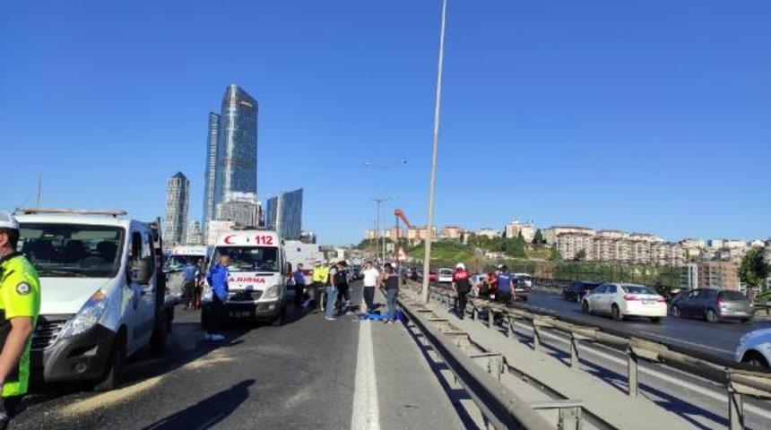 TEM Otoyolu'nda feci kaza! Ezilerek &ouml;ld&uuml;ler