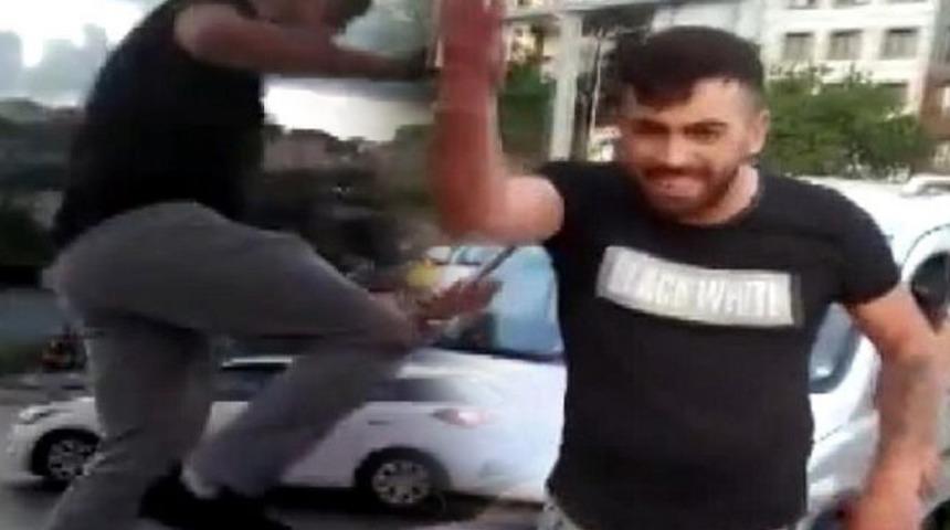 Son dakika: İstanbul'da trafikte kadın s&uuml;r&uuml;c&uuml;ye saldıran Emre Etyemez tutuklandı