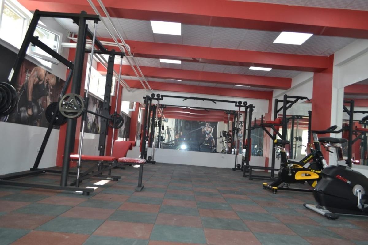 Okulun k&ouml;m&uuml;r deposunu fitnes salonu yaptılar