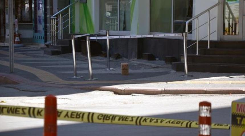 Kuryenin düşürdüğü kutu panik yarattı