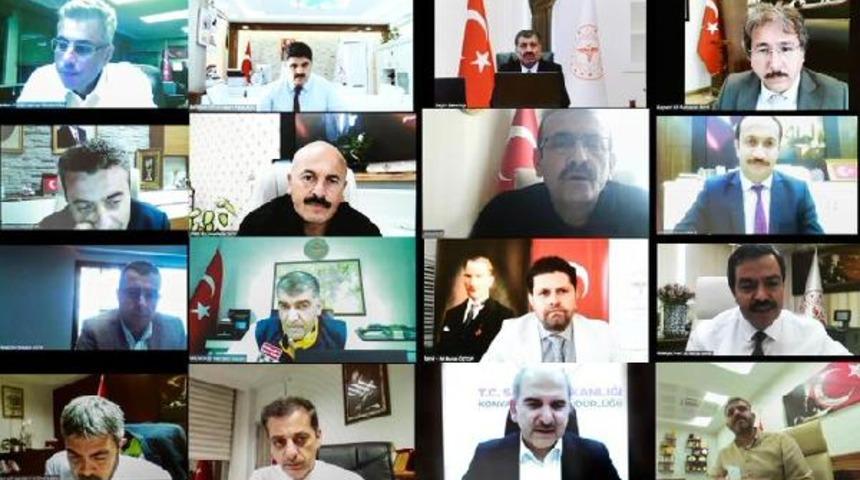 Sağlık Bakanı Fahrettin Koca, 15 ilin sağlık m&uuml;d&uuml;r&uuml; ile g&ouml;r&uuml;şt&uuml;