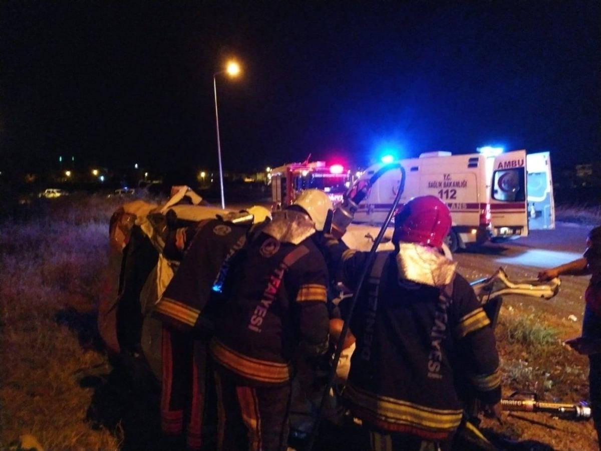 Takla atan otomobilde iki kişi yaralandı