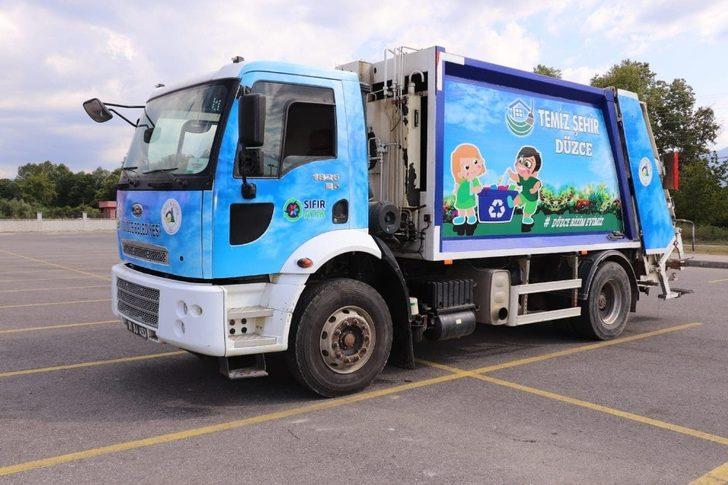 Başkan Özlü çöp kamyonlarında yapılan düzenlemeyi inceledi G2