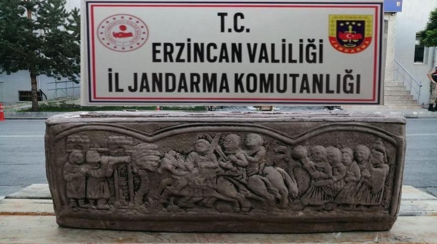 Erzincan&rsquo;da lahit mezarını satmaya &ccedil;alışan 5 kişi yakalandı