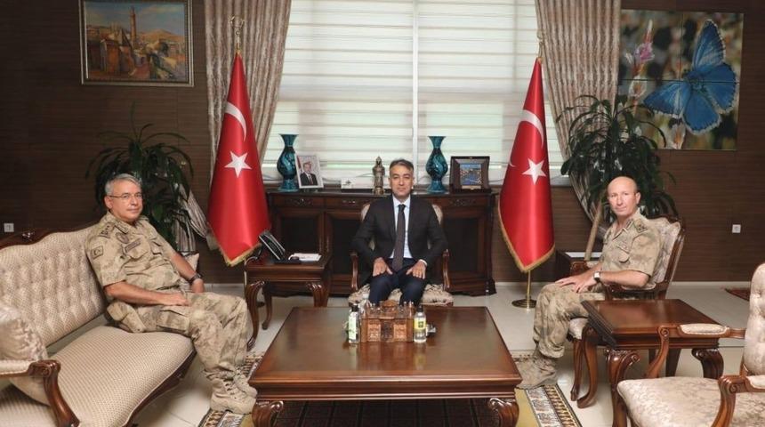 T&uuml;mgeneral Kurtoğlu&rsquo;dan Vali &Ccedil;ağatay&rsquo;a ziyaret