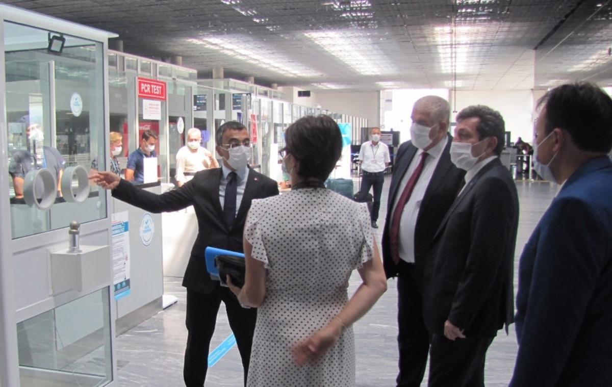 Vali Tavlı&rsquo;dan havalimanlarında Covid-19 denetimi