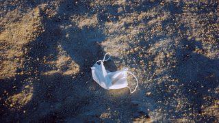 Binlerce kişinin ziyaret ettiği Tuz Gölü'nde tepki çeken görüntü