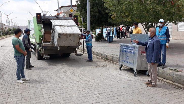 Çaldıran’da çarşı merkezindeki bulunan çöp konteyneri yenilendi G4