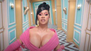 Cardi B klip çekimi öncesi koronavirüs testine 100 bin dolar harcadı