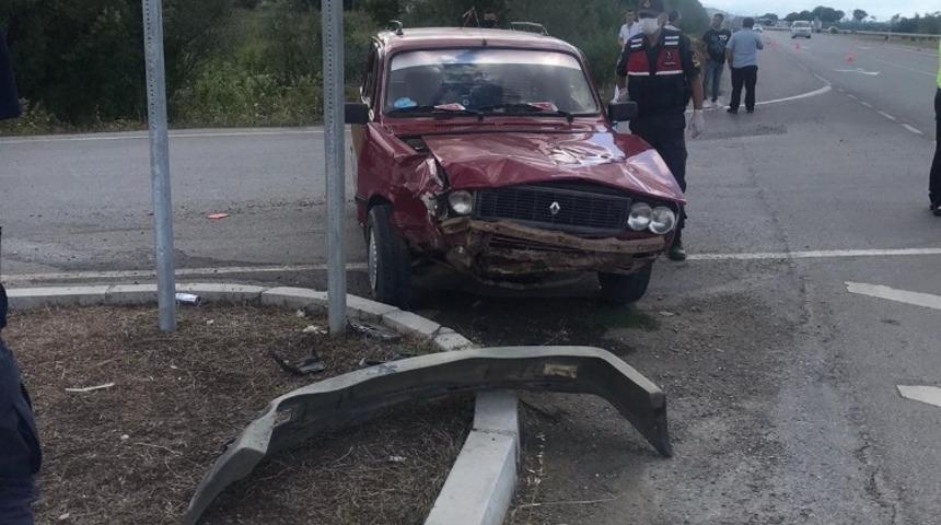 Otomobil ile motosiklet &ccedil;arpıştı: 2 yaralı