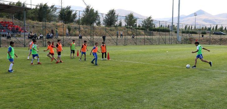 Başkan Sekmen: “Futbolda da Erzurum’dan Avrupa’ya yıldız sporcular yetiştireceğiz” G4