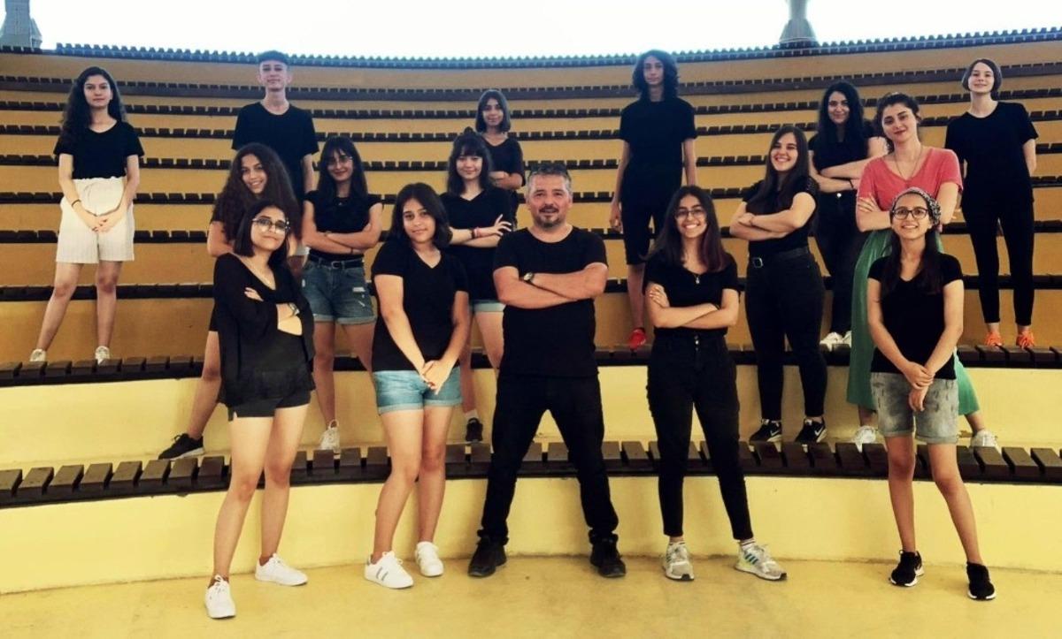 Manavgat Belediyesi Gen&ccedil;lik Korosu &lsquo;Kadına şiddete hayır&rsquo; dedi