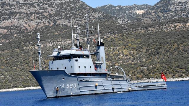 Türk ve Yunan fırkateynlerinin Akdeniz'deki bekleyişi sürüyor