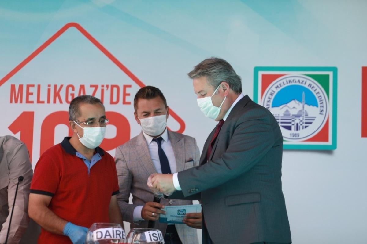 Palancıoğlu: "Anahtarlık değil, anahtar ile tapusunu veriyoruz"