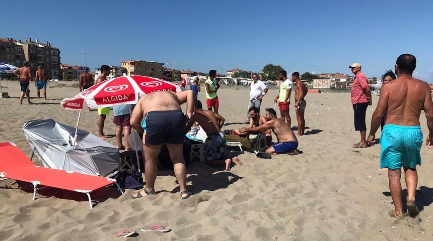 Karasu Plajı'nda korku dolu anlar! Komşularını bıçakladı