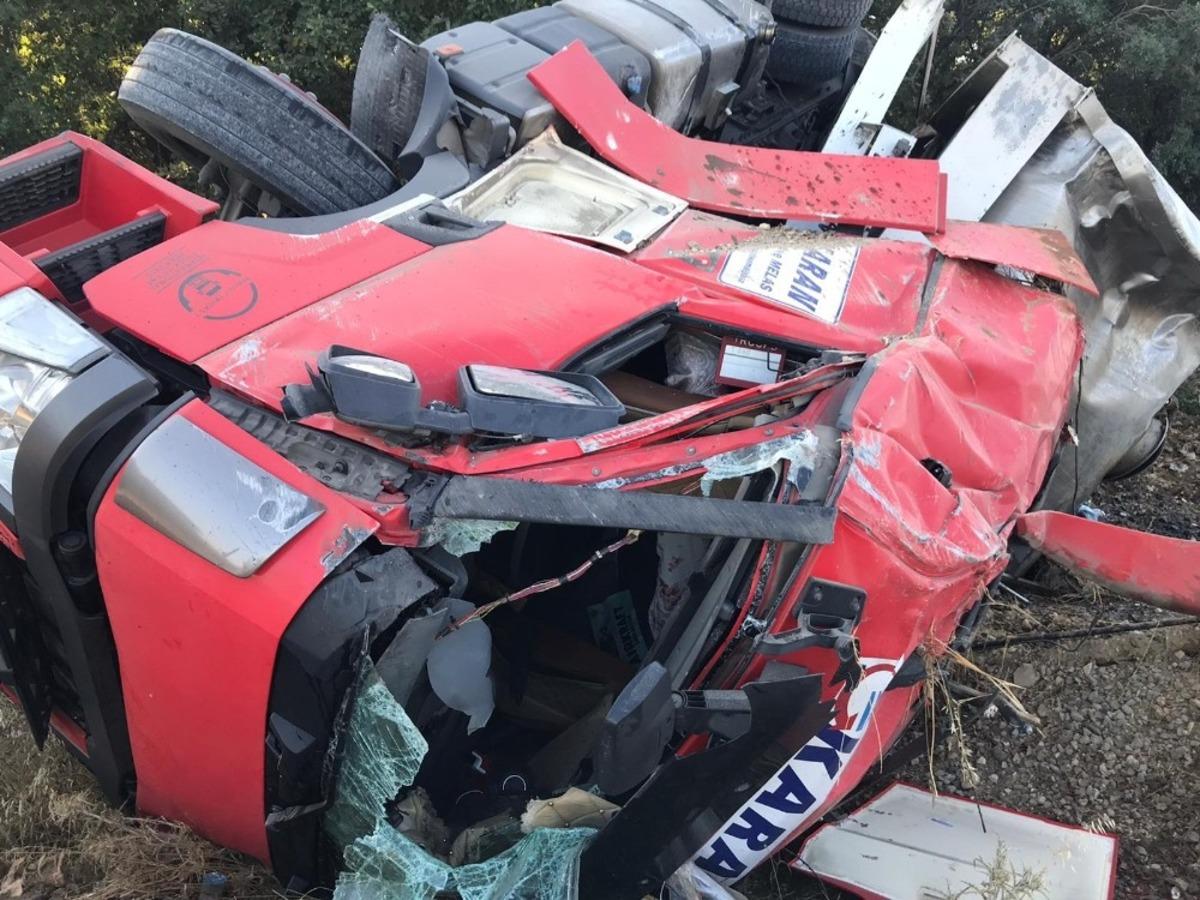 S&uuml;t dolu tanker devrildi: 1 yaralı