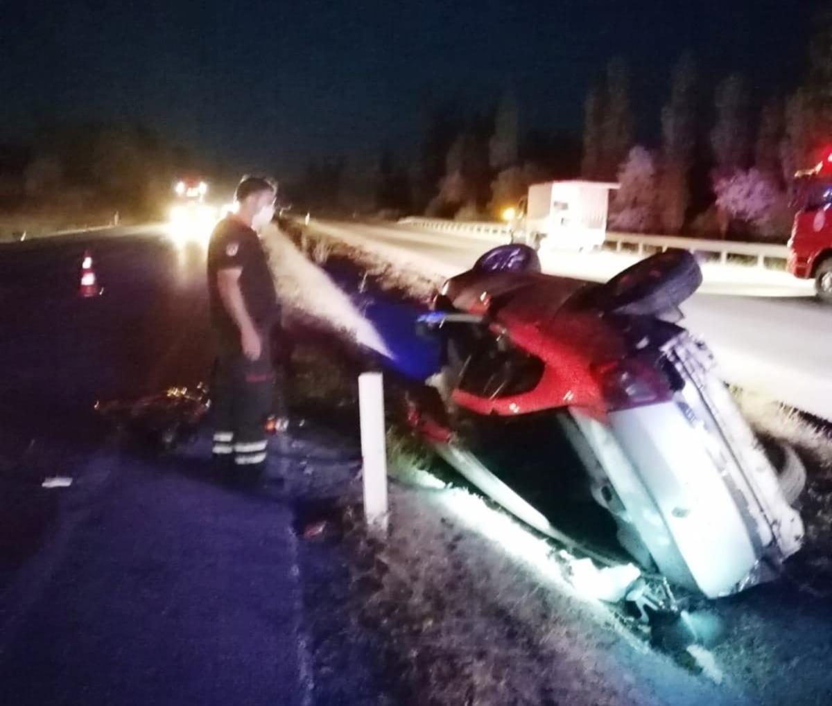 Kontrolden &ccedil;ıkan otomobil devrildi: 3 yaralı