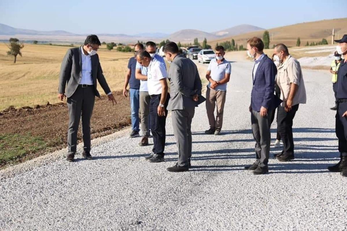 Vali &Ccedil;elik, Altıntaş il&ccedil;esine bağlı Osmaniye-Yayla K&ouml;y yolunu inceledi
