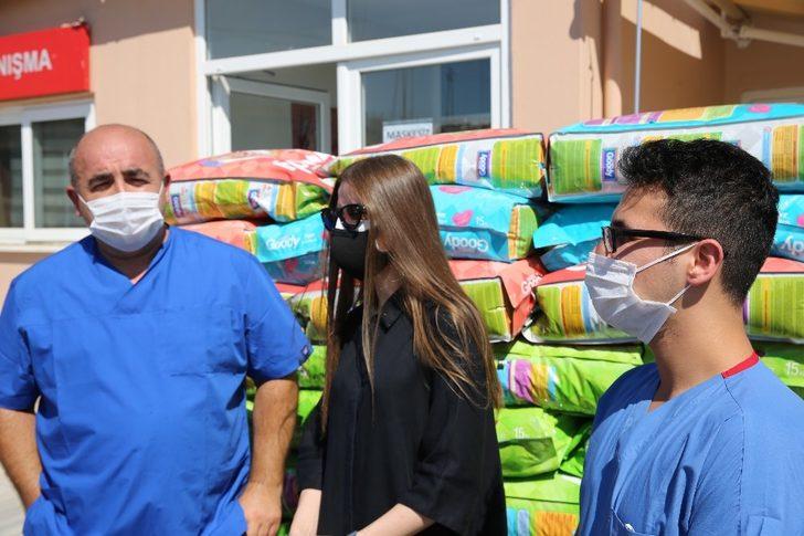 Doğum günü hediyesi olarak sokak hayvanları için mama istedi G3