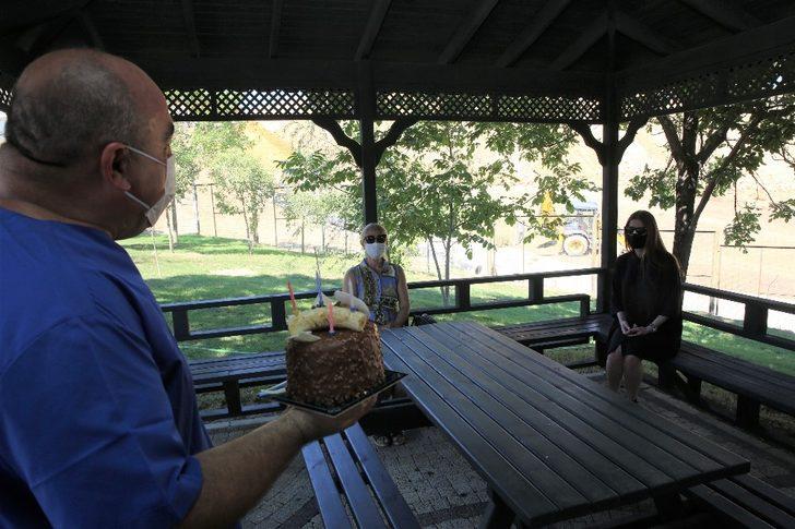 Doğum günü hediyesi olarak sokak hayvanları için mama istedi G5