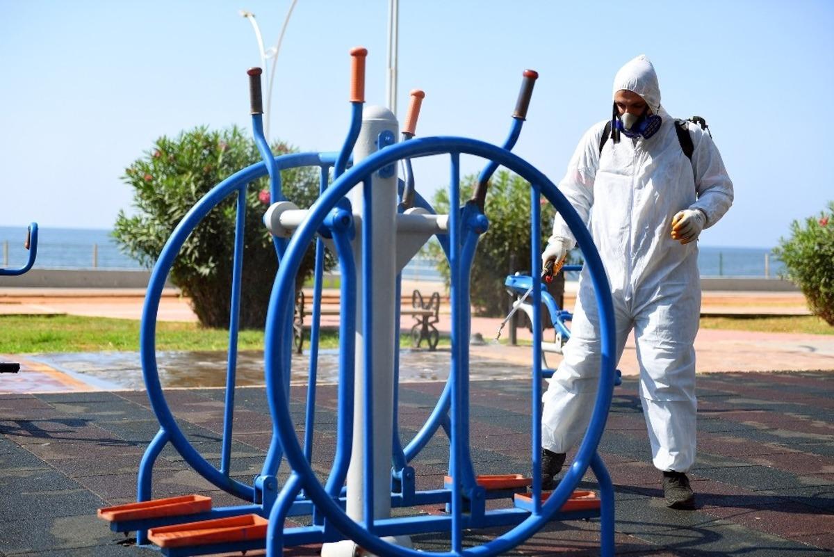 Mersin&rsquo;de her alanda dezenfeksiyon işlemi devam ediyor