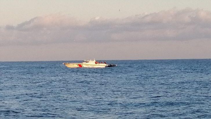 GÜNCELLEME - Zonguldak'ta koyda mahsur kalan 8 kişi kurtarıldı G1