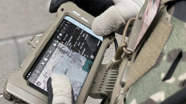 Üzerinden tank geçse kırılmayacak telefon