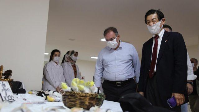 Japon Büyükelçi Akio Kadın Meslek Zenginleştirme Merkezini gezdi