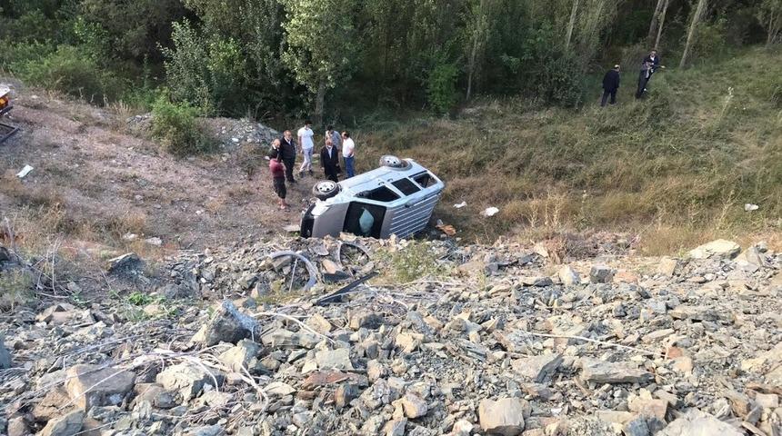 G&uuml;m&uuml;şhane&rsquo;de 3 ayrı trafik kazası: 6 yaralı