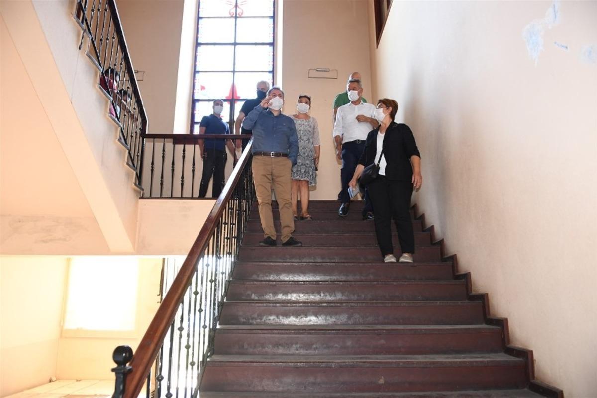 Vali Elban m&uuml;ze ve eski kız lisesinde incelemelerde bulundu