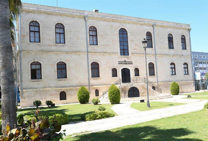 Vali Elban müze ve eski kız lisesinde incelemelerde bulundu G4