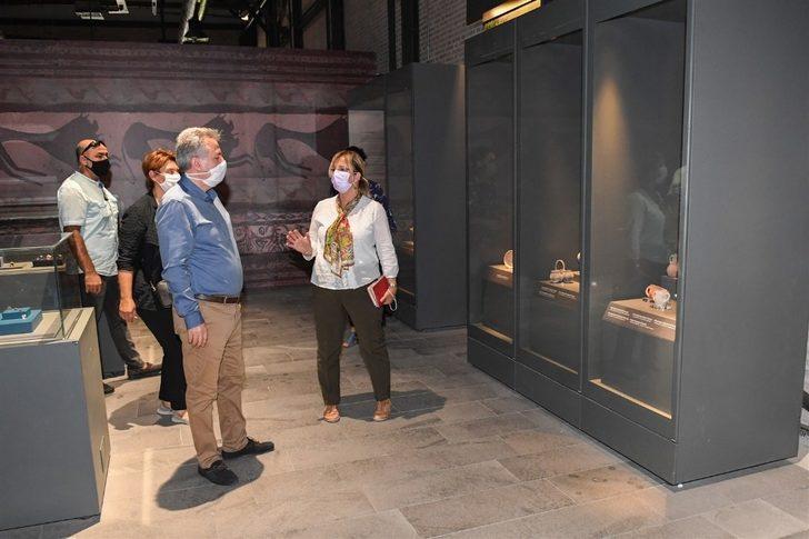 Vali Elban müze ve eski kız lisesinde incelemelerde bulundu G5