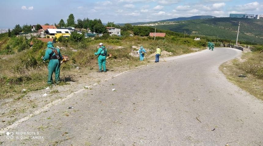 İzmit&rsquo;te yabani ot temizliğine ara verilmiyor
