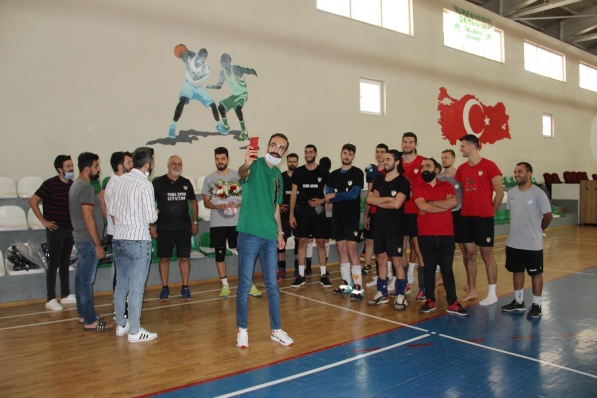 Solhan Spor&rsquo;a destek ziyareti