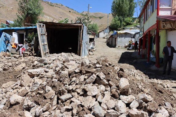 Çat belediyesi ekipleri selden zarar gören vatandaşların yardımına koştu G5