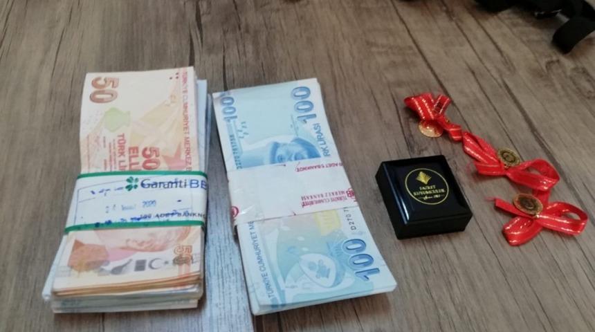 Pazar yerinde unutulan para dolu çanta sahibine teslim edildi