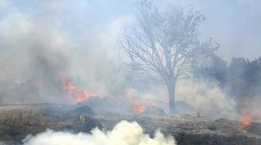 Arazide &ccedil;ıkan yangını itfaiye s&ouml;nd&uuml;rd&uuml;