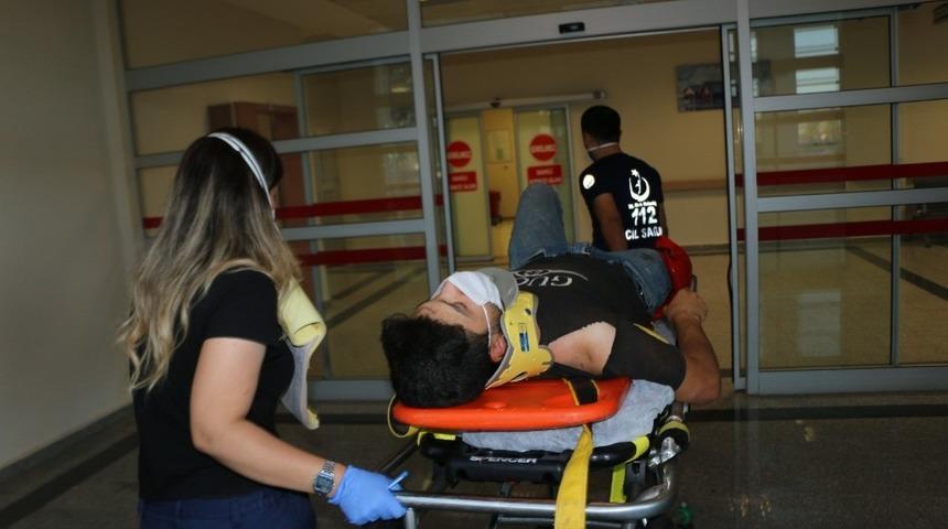 Motosiklet ile otomobil &ccedil;arpıştı: 2 yaralı