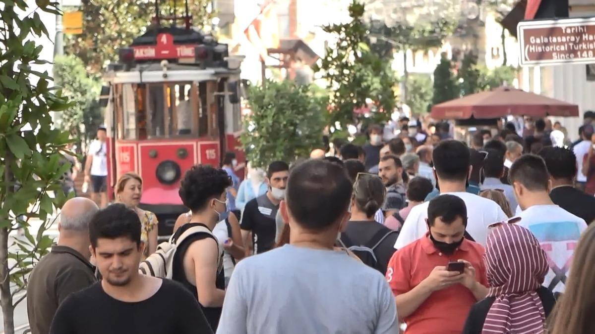 İstiklal Caddesi'nde korkutan kalabalık
