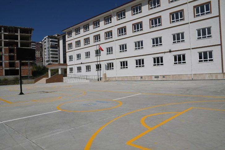 Büyükşehir Belediyesinden okullara oyun ve spor alanı G4