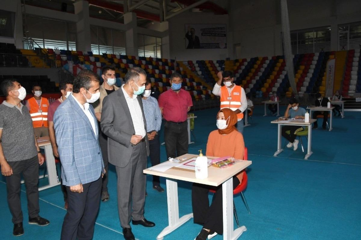 Gen&ccedil;ler hayalindeki proje i&ccedil;in yarışıyor