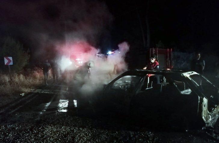 Otomobil tamamen yandı G4