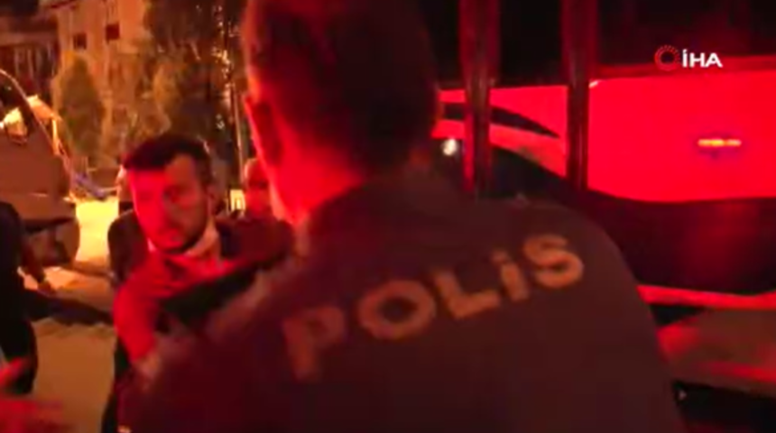 &Ccedil;ekim yapan gazetecilere, &lsquo;Seni buradan silerim&rsquo; diyerek saldırdı
