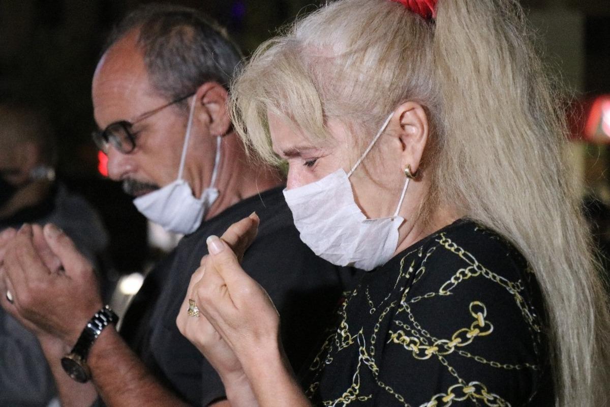 17 Ağustos depremi saatinde eller semaya a&ccedil;ıldı