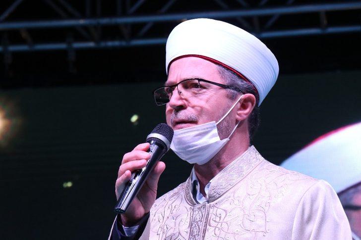 17 Ağustos depremi saatinde eller semaya açıldı G2